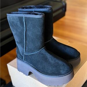 NIB UGG Black Classic New Heights Short Boots Size 6 Black